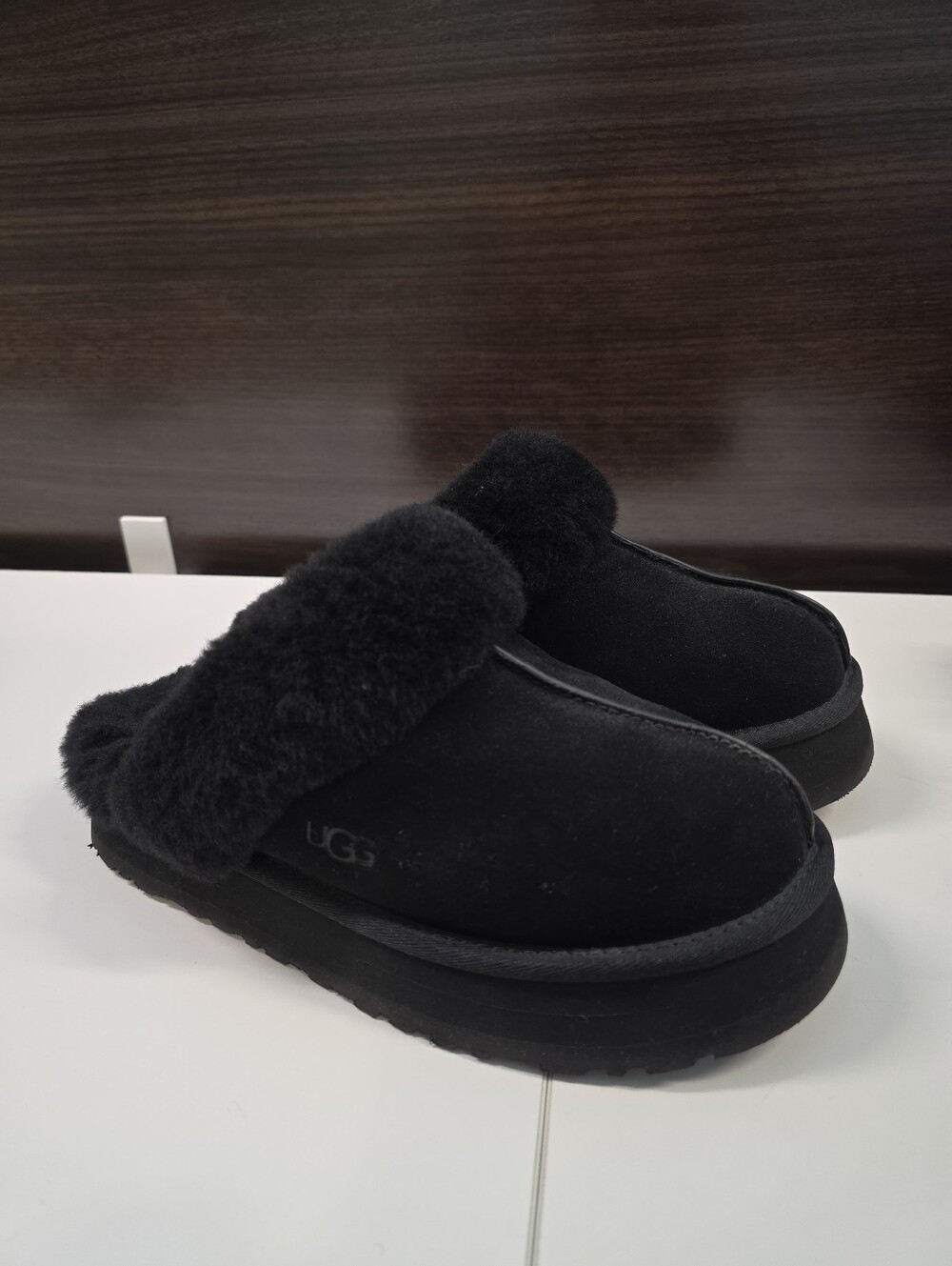 Disquette Ugg Slippers Size 9